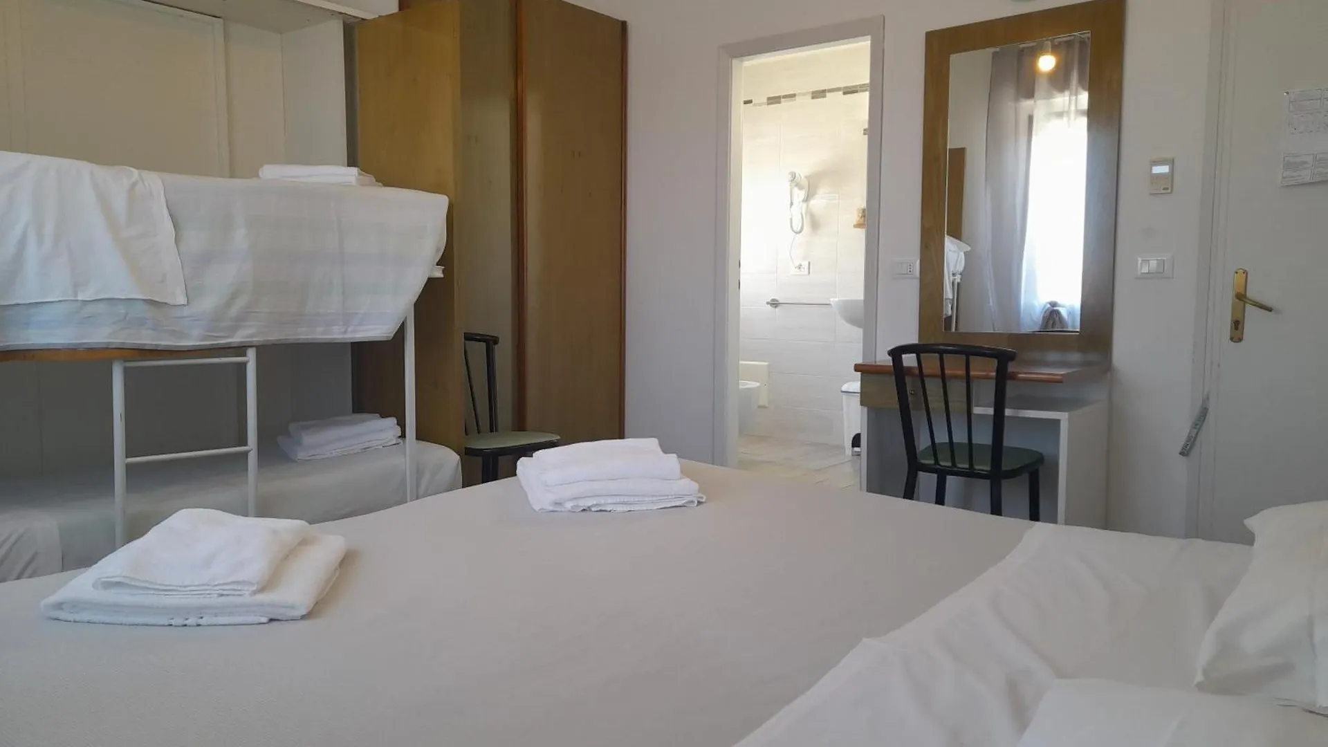 Hotel Otello Punta Marina 3*,  İtalya