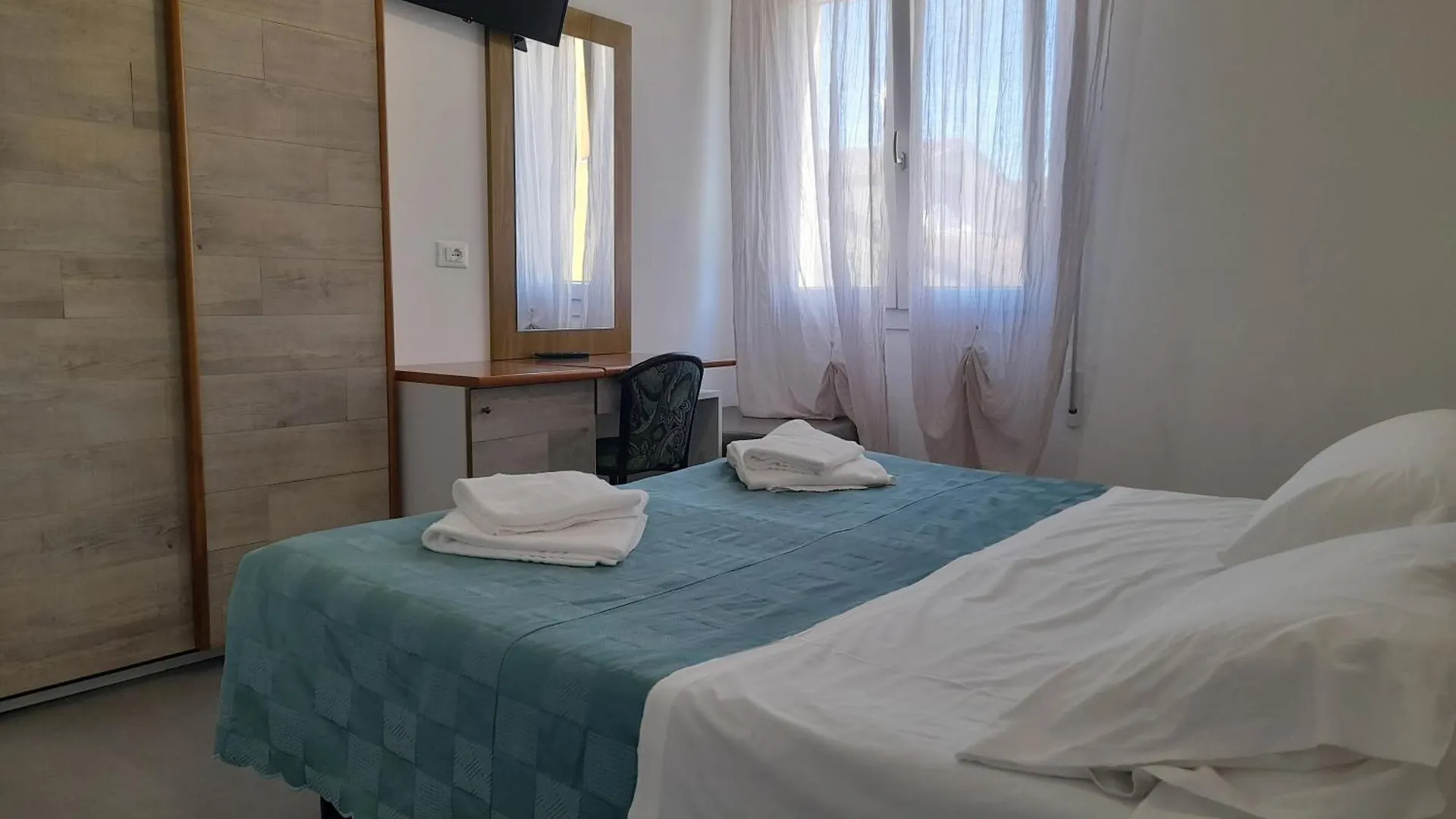 ***  Hotel Otello Punta Marina İtalya